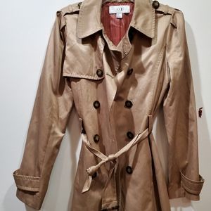 Trenchcoat style jacket